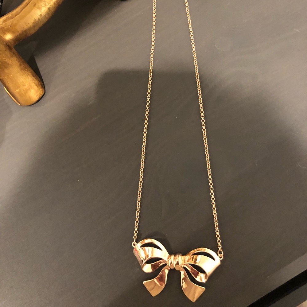 LKN fashion necklace in gold with a large bow